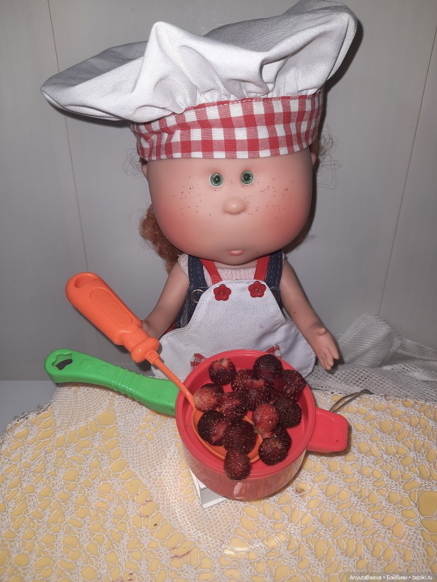 Икра красная, земляничная