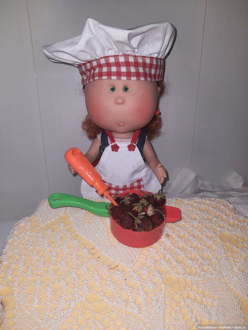 Икра красная, земляничная