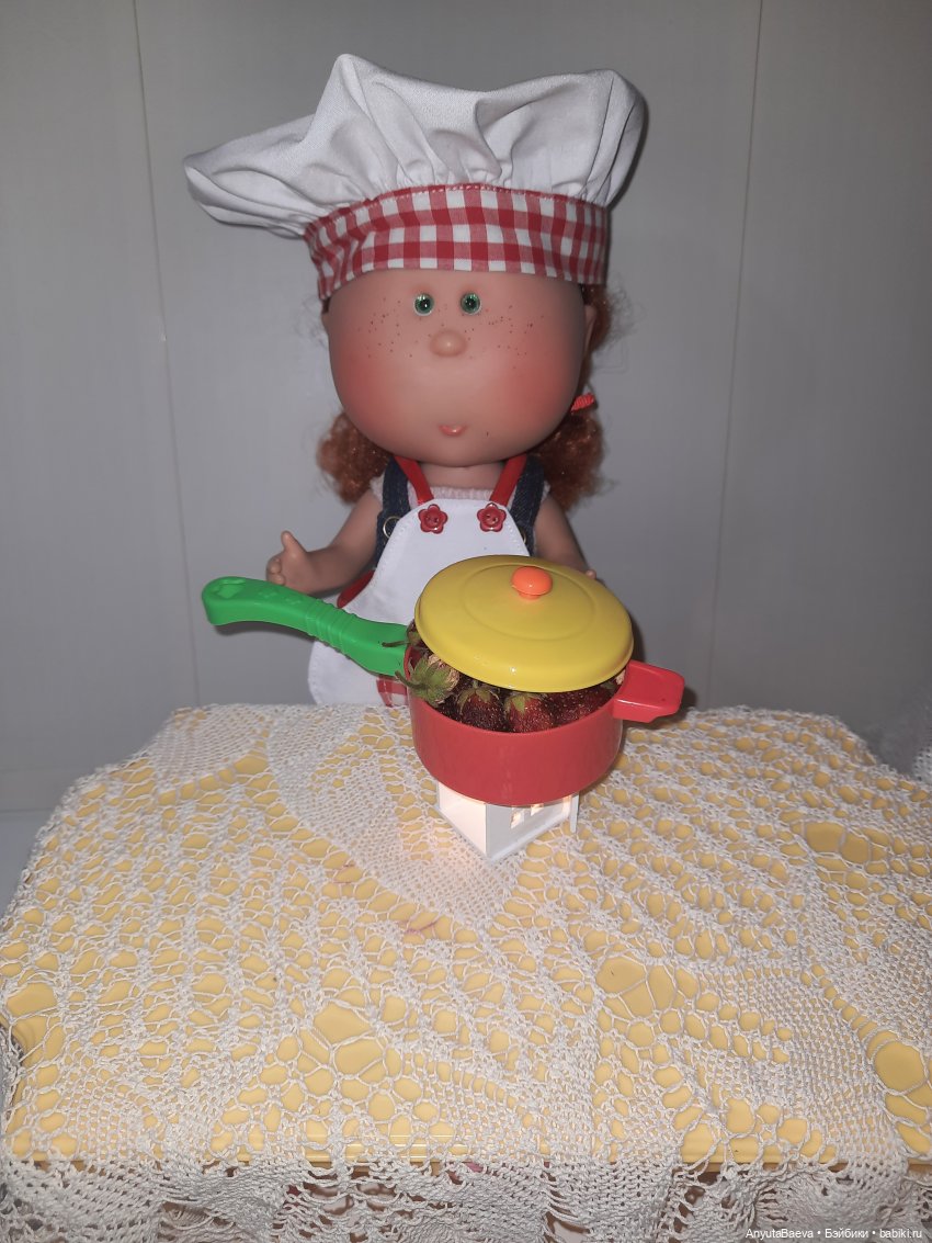 Икра красная, земляничная