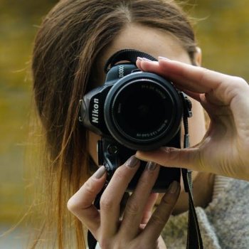 "По ту сторону объектива"