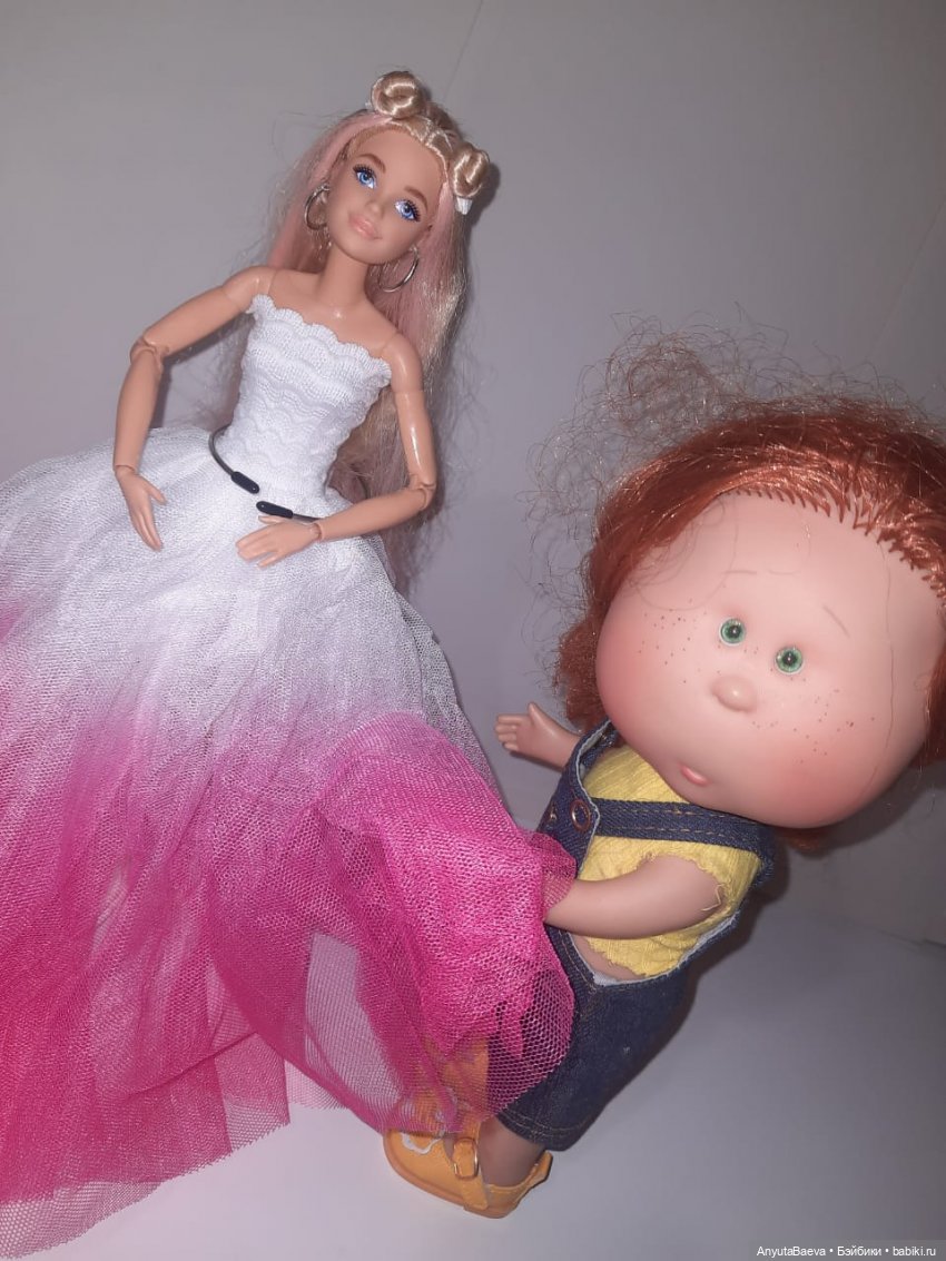 "Танк" в розовом платье — Куклы Nines d'Onil (Нинес): Миа (Mia) (фото 3)