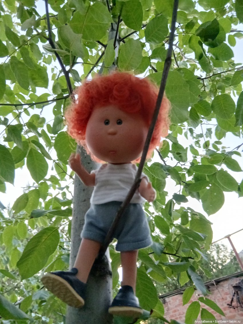 День лазания по деревьям — Куклы Nines d'Onil (Нинес): Миа (Mia)