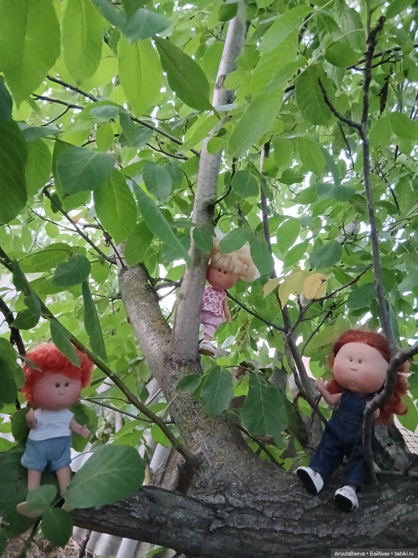 День лазания по деревьям — Куклы Nines d'Onil (Нинес): Миа (Mia) (фото 5)