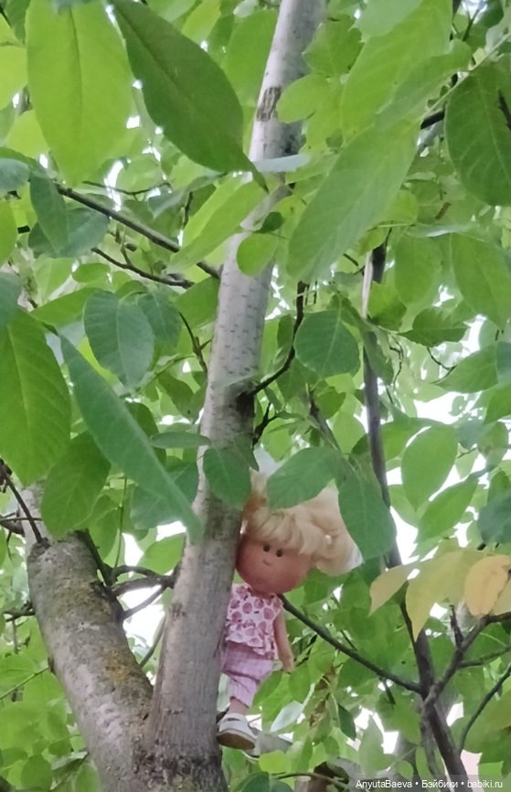 День лазания по деревьям — Куклы Nines d'Onil (Нинес): Миа (Mia) (фото 2)