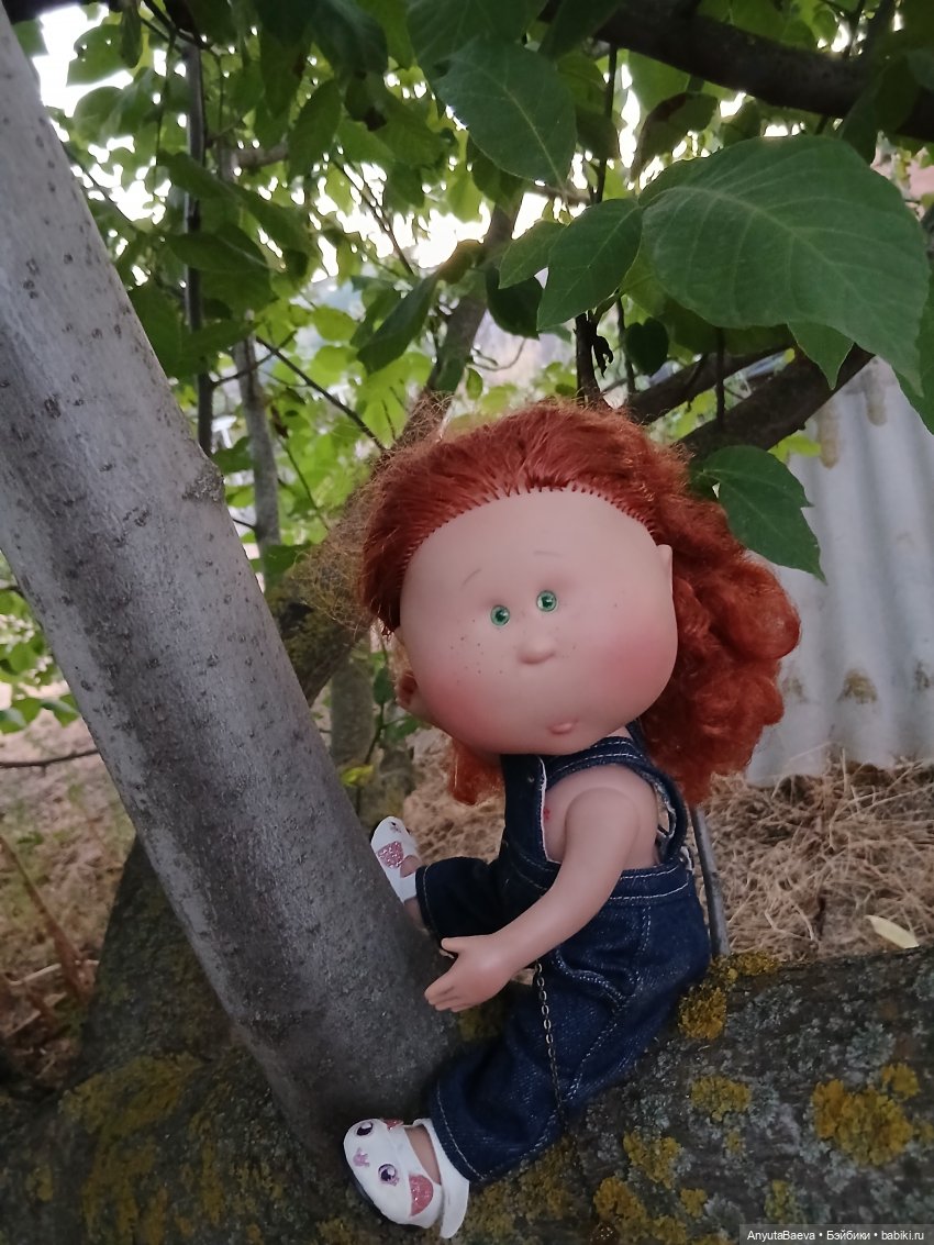 День лазания по деревьям — Куклы Nines d'Onil (Нинес): Миа (Mia) (фото 3)