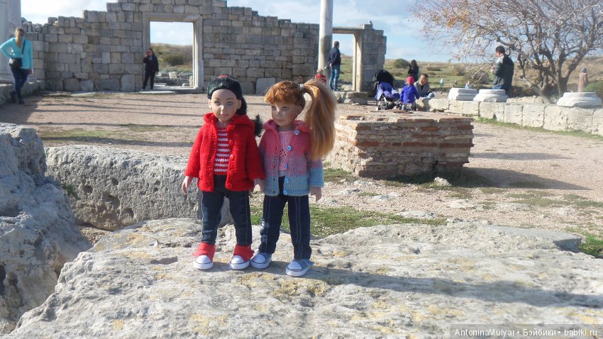 Прогулка по Херсонесу — Куклы LeeAnn (Denis Bastien) и Marianna Oldenburg: винил