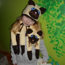 Связали зверошарфик-котик и шапочку, пока болели