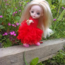 Алеся выпросила ещё новое платье