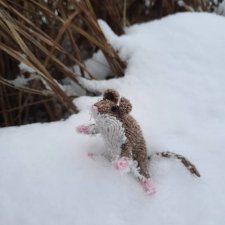 Связала символ уходящего года