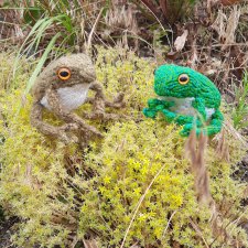 Мои последние работы.Лягушки по выкройке Клэр Гарланд.