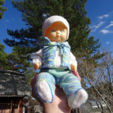 Скучно малышу в уголке стало. Пойдем гулять!