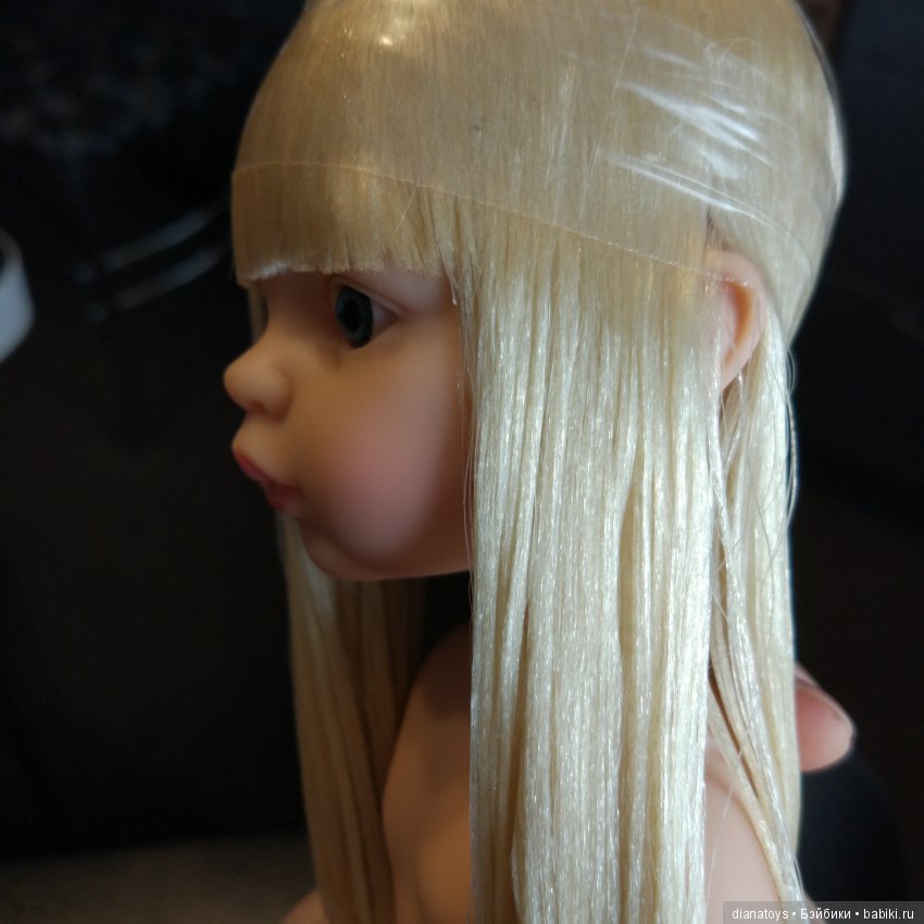 Что будет, если взять Клаудию от Паола Рейна с волнистыми волосами и отрезать ей челку? А потом распрямить волосы