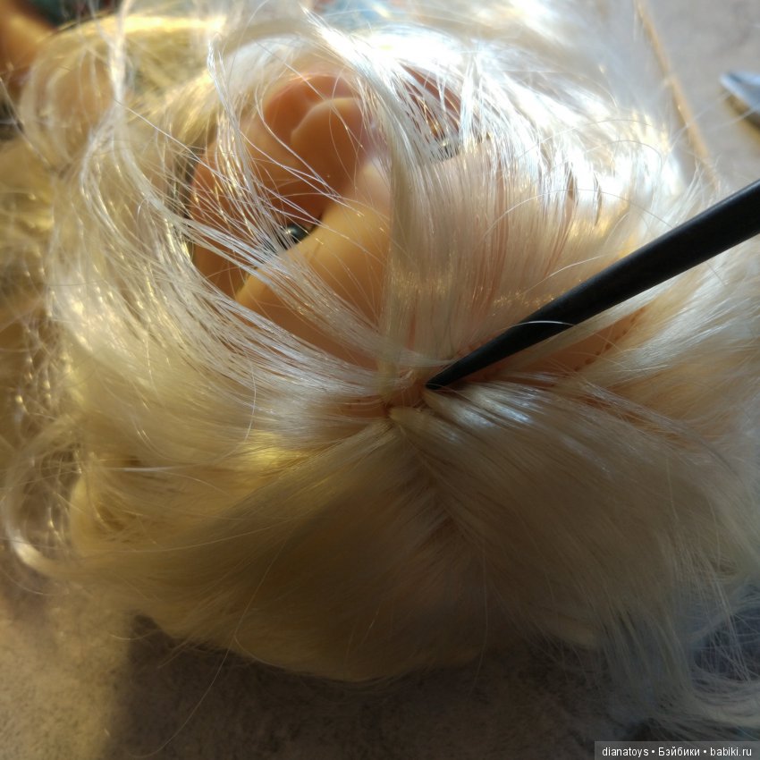 Что будет, если взять Клаудию от Паола Рейна с волнистыми волосами и отрезать ей челку? А потом распрямить волосы (фото 2)