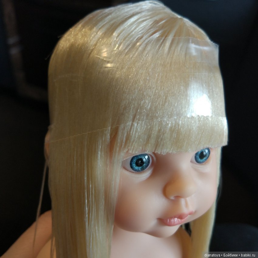 Что будет, если взять Клаудию от Паола Рейна с волнистыми волосами и отрезать ей челку? А потом распрямить волосы