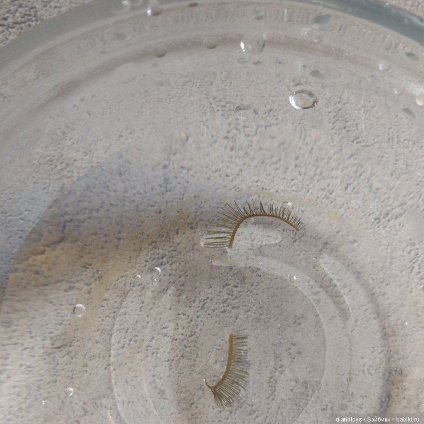 Что будет, если взять Клаудию от Паола Рейна с волнистыми волосами и отрезать ей челку? А потом распрямить волосы