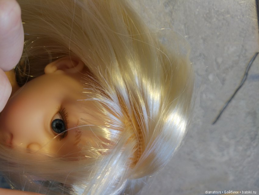 Что будет, если взять Клаудию от Паола Рейна с волнистыми волосами и отрезать ей челку? А потом распрямить волосы (фото 8)