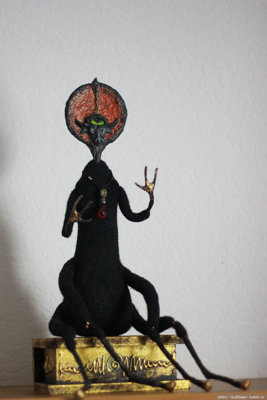 Солнцебык. Готическая кукла