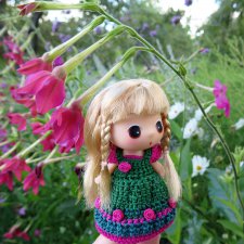 Крошки Ддунг в летнем саду