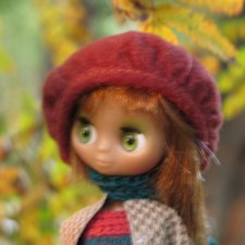 Милая компания в осеннем парке