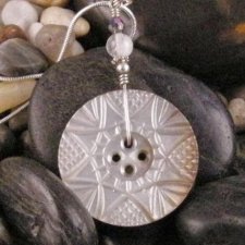 Летние украшения из пуговиц в бохо-стиле.