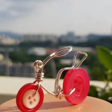 Велосипеды из пуговиц для хорошего настроения.