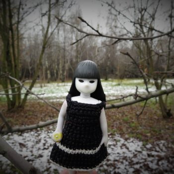 Little Apple Dolls в ноябрьском лесу