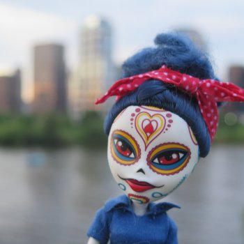 Катринас-Мария и Мёрдок следят за порядком в городе!