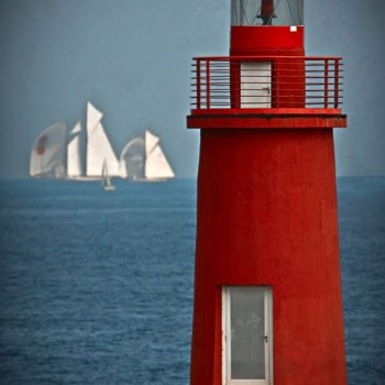 "Морской" красный