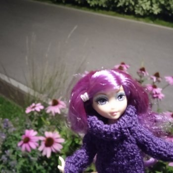 Малютка Mattel у реки