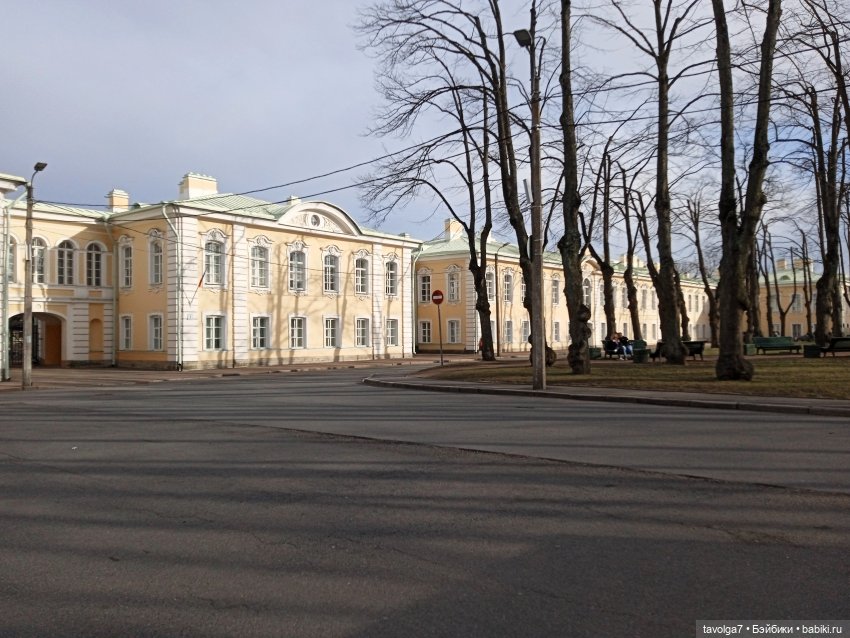 Петергоф в апреле 2026 с историческими справками (фото 7)