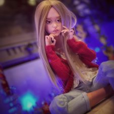 Фанни в новогодних огоньках.