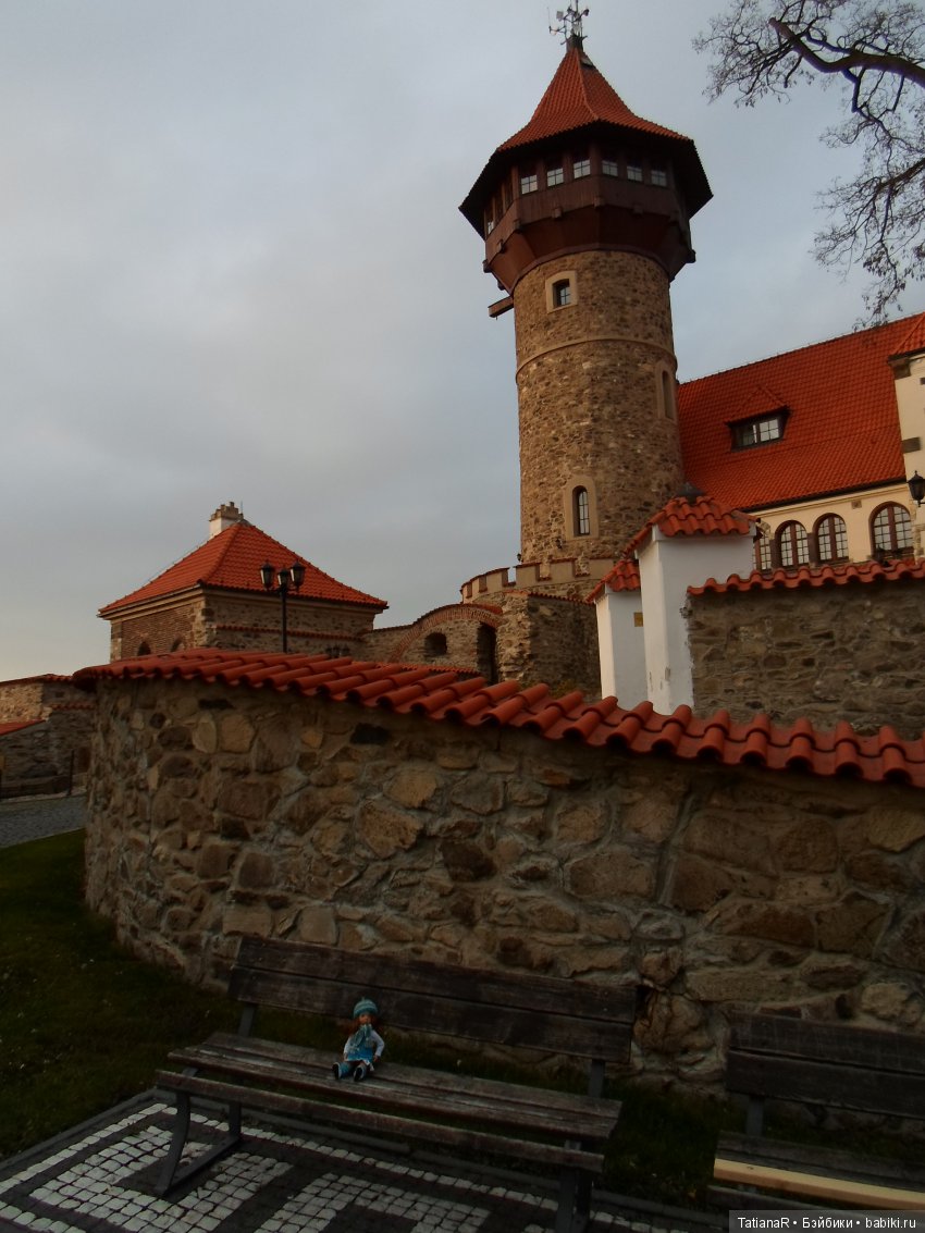 Часть третья. Натали в старинной крепости. Приключения коллекционной куклы Минуш от Sylvia Natterer (фото 7)