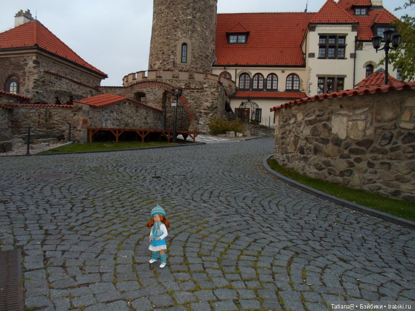 Часть третья. Натали в старинной крепости. Приключения коллекционной куклы Минуш от Sylvia Natterer (фото 10)