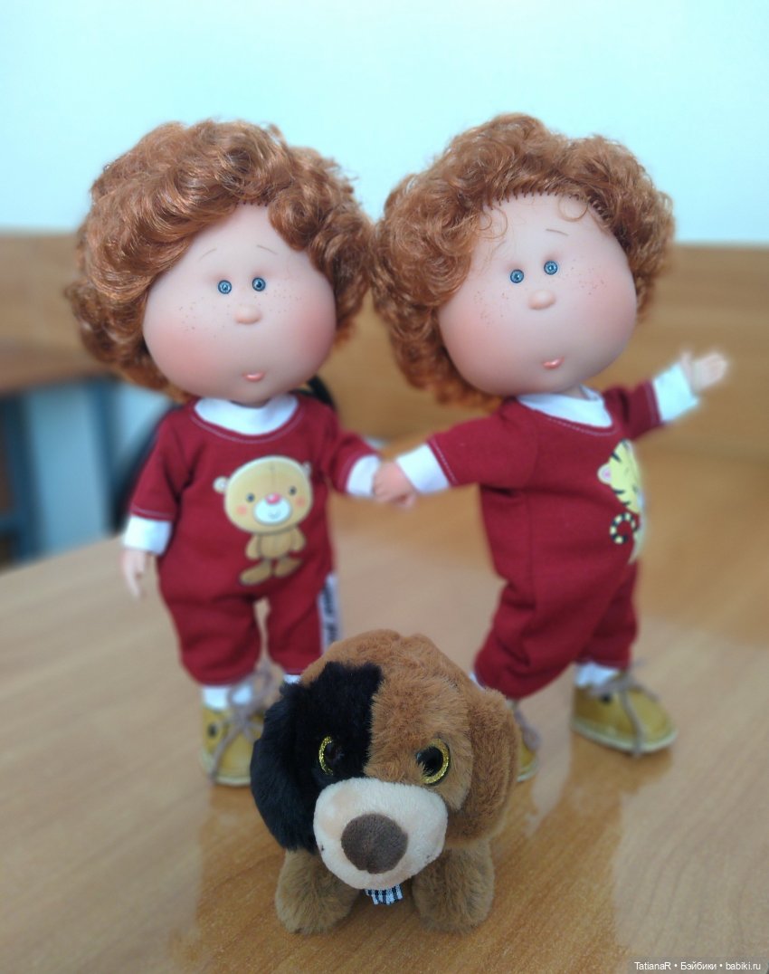 Три близнеца и собака — Куклы Nines d'Onil (Нинес): Миа (Mia)