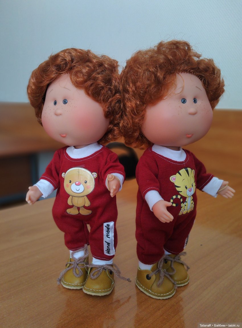 Три близнеца и собака — Куклы Nines d'Onil (Нинес): Миа (Mia)