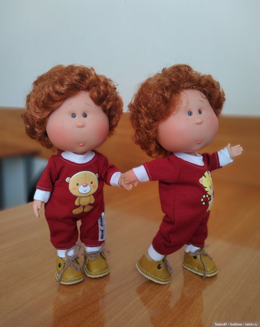 Три близнеца и собака — Куклы Nines d'Onil (Нинес): Миа (Mia)