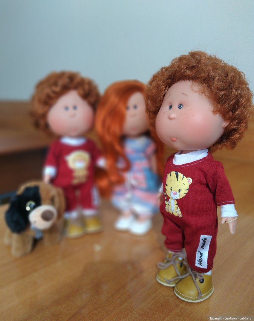 Три близнеца и собака — Куклы Nines d'Onil (Нинес): Миа (Mia)