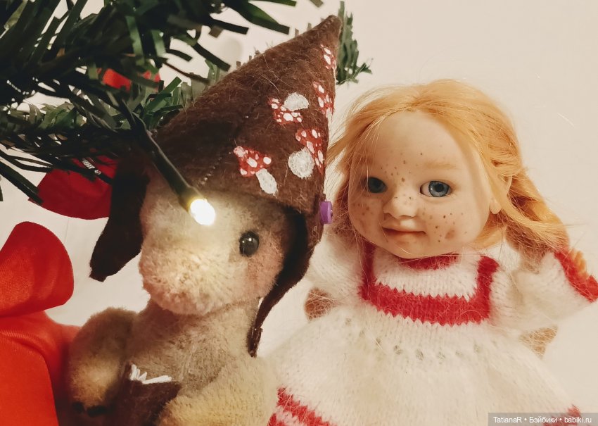 Сказка в шапке или Новогодняя компания у кукольной ёлочки, или Праздник продолжается