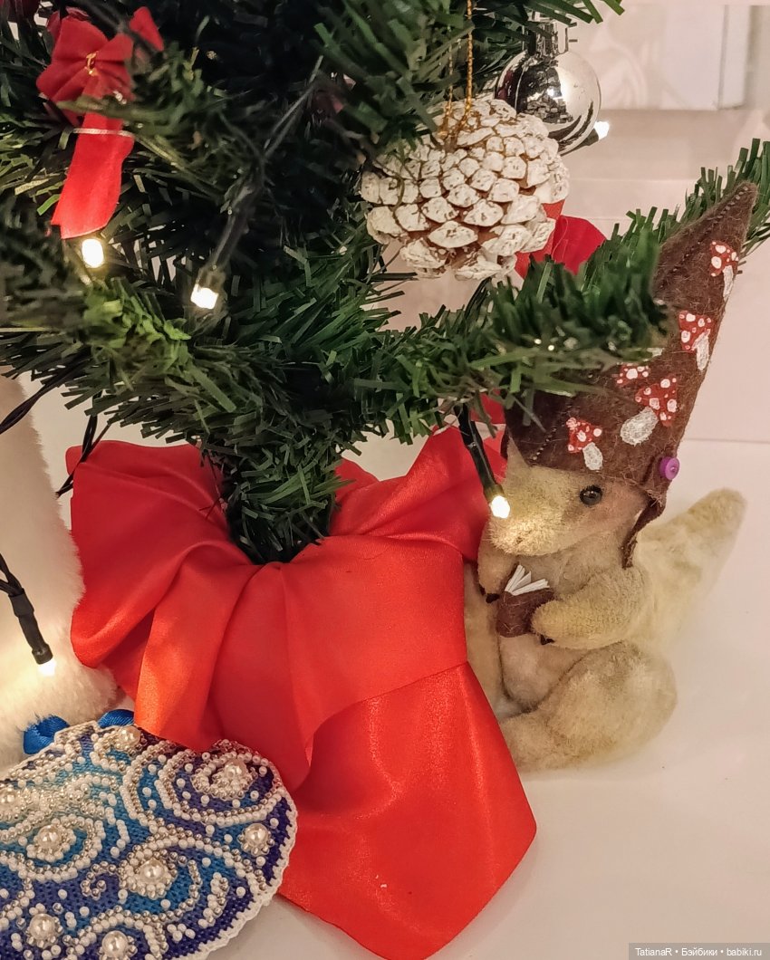 Сказка в шапке или Новогодняя компания у кукольной ёлочки, или Праздник продолжается