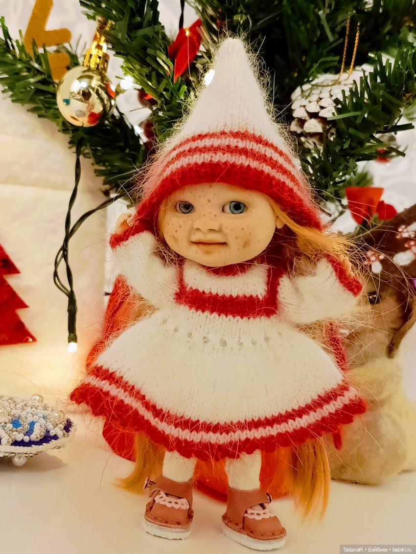 Сказка в шапке или Новогодняя компания у кукольной ёлочки, или Праздник продолжается