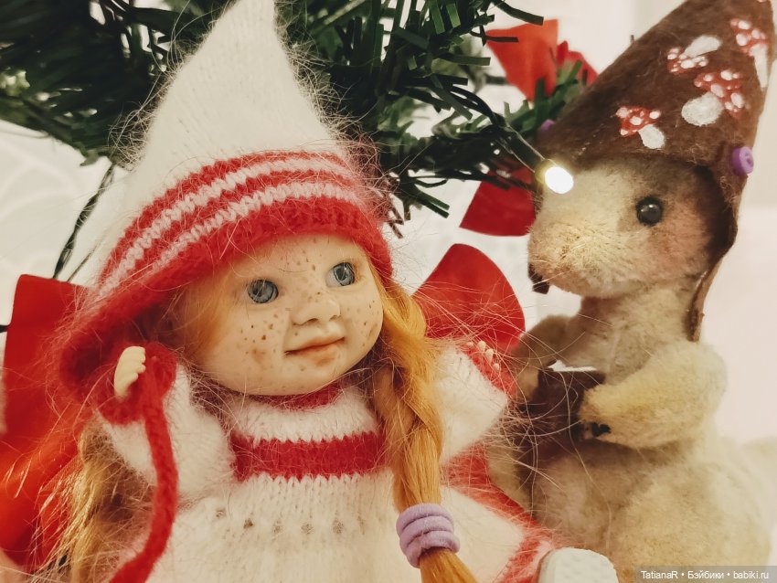 Сказка в шапке или Новогодняя компания у кукольной ёлочки, или Праздник продолжается