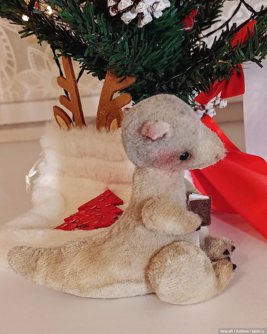 Сказка в шапке или Новогодняя компания у кукольной ёлочки, или Праздник продолжается