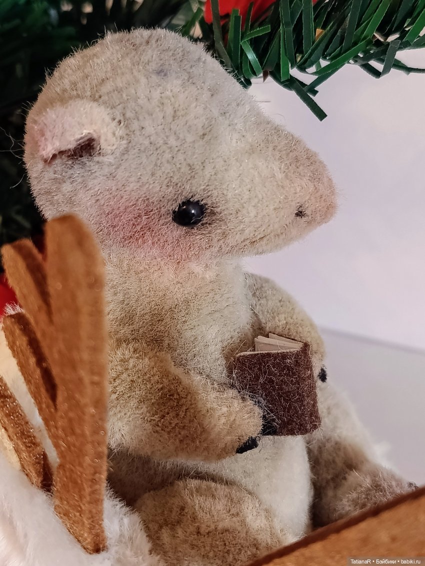 Сказка в шапке или Новогодняя компания у кукольной ёлочки, или Праздник продолжается