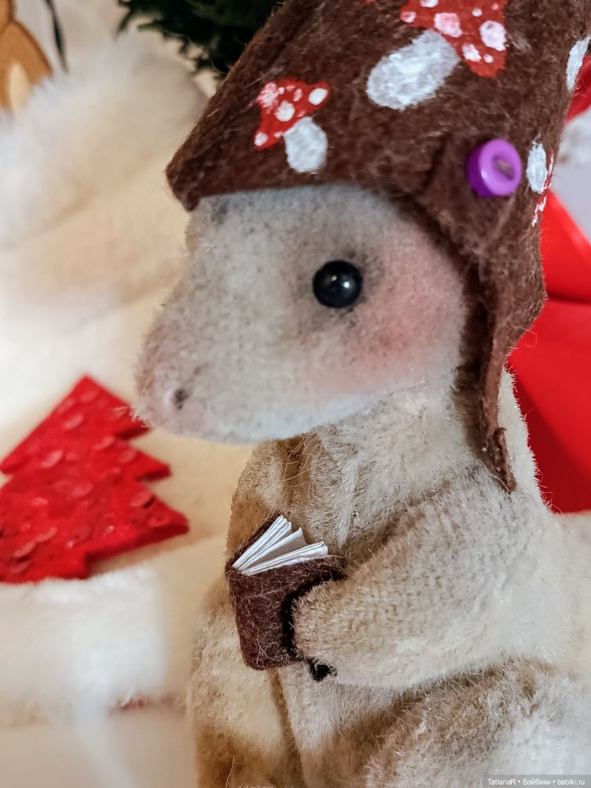 Сказка в шапке или Новогодняя компания у кукольной ёлочки, или Праздник продолжается