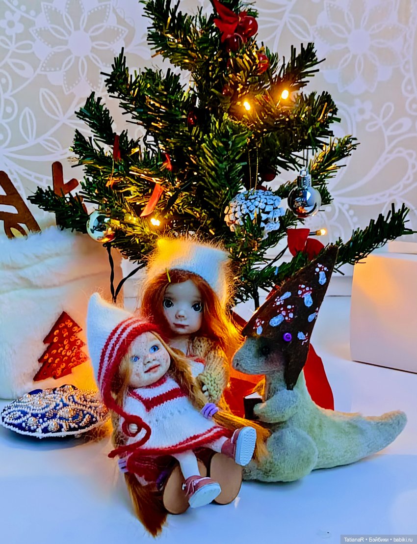 Сказка в шапке или Новогодняя компания у кукольной ёлочки, или Праздник продолжается