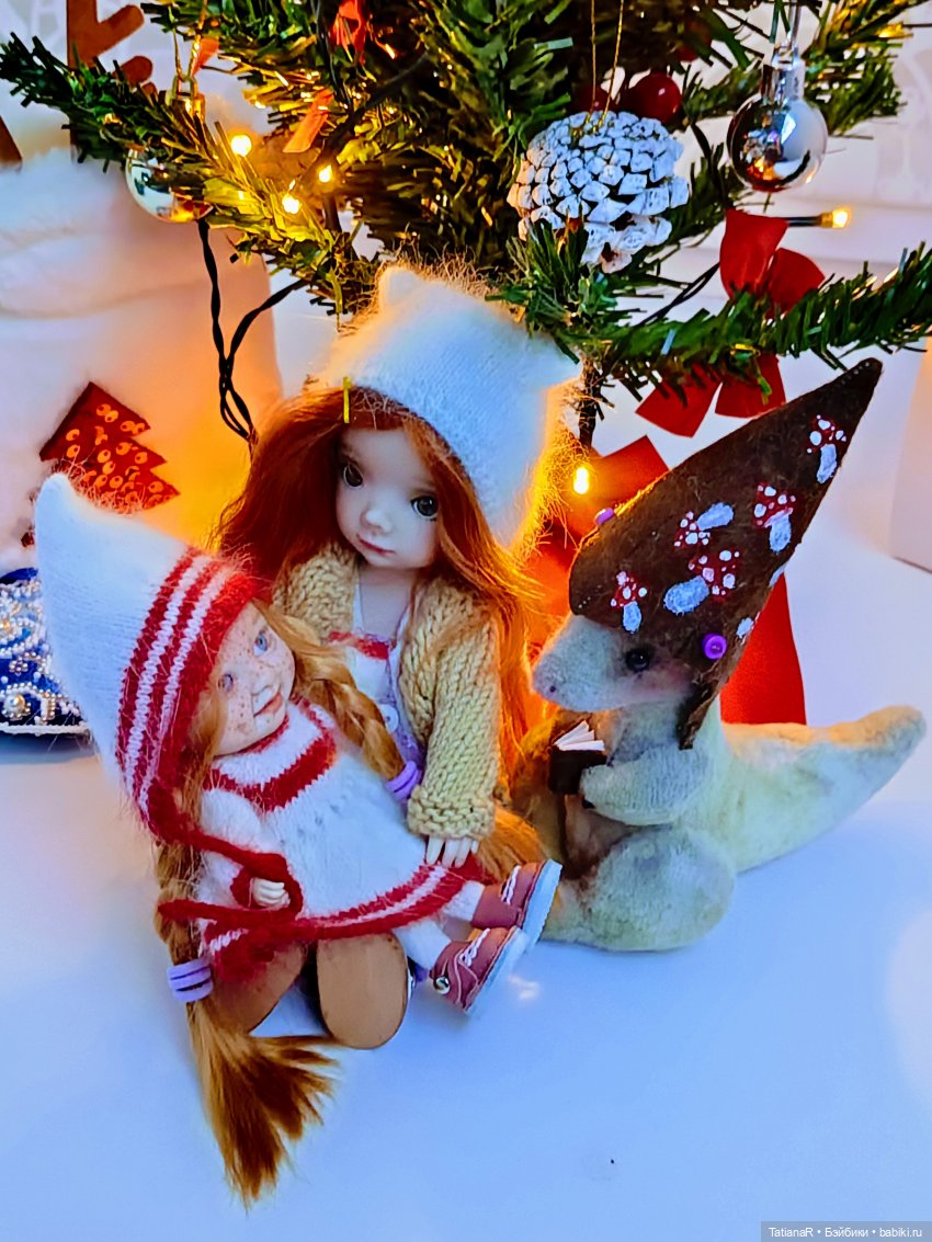 Сказка в шапке или Новогодняя компания у кукольной ёлочки, или Праздник продолжается