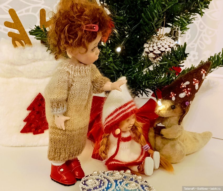 Сказка в шапке или Новогодняя компания у кукольной ёлочки, или Праздник продолжается