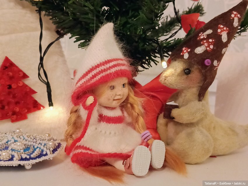 Сказка в шапке или Новогодняя компания у кукольной ёлочки, или Праздник продолжается