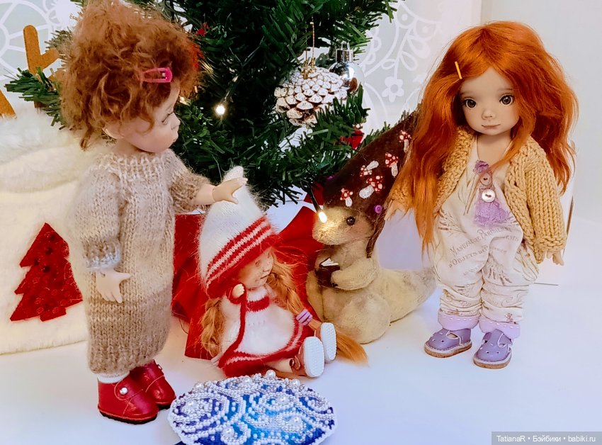 Сказка в шапке или Новогодняя компания у кукольной ёлочки, или Праздник продолжается