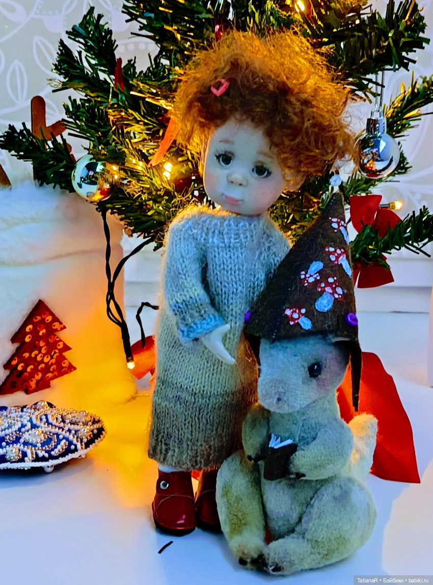 Сказка в шапке или Новогодняя компания у кукольной ёлочки, или Праздник продолжается